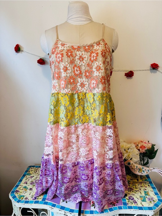 Mystree Dresses & Skirts - NEW Mystree Gabriella Color Block Multicolor Floral Lace Tiered Midi Dress L